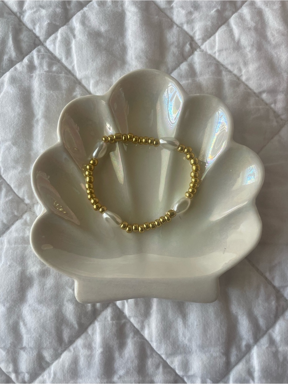 Delicate gold and pearl stretchy bracelet. fits just under 7in.
